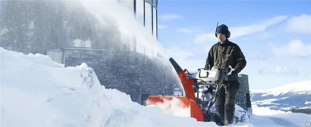 Снегоуборочная машина Husqvarna. Снегоуборщик Хускварна на гусеницах. Снегоуборщик Хускварна на гусеничном ходу. Husqvarna отбрасыватель снега. Снегоуборщик тюмень