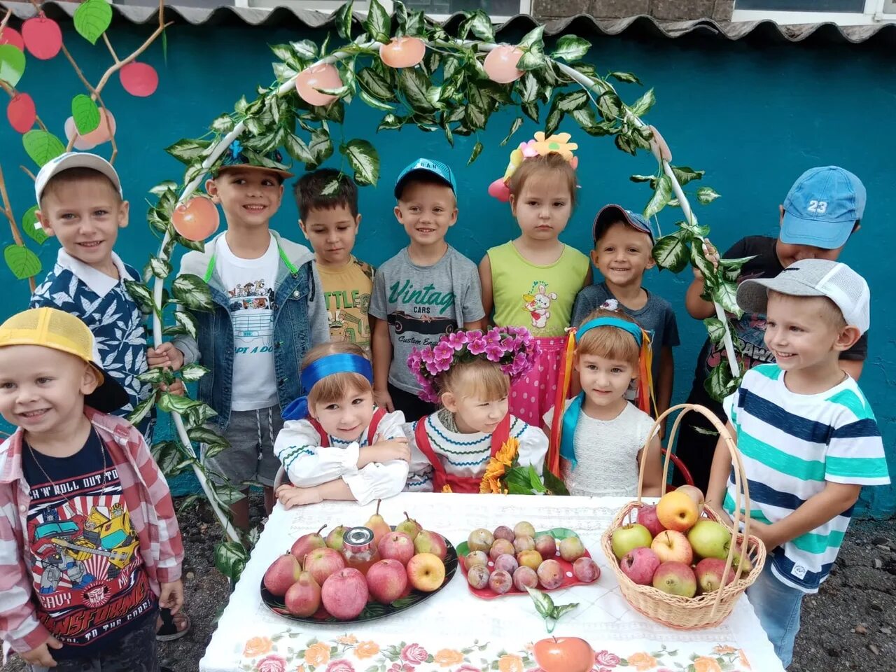 Яблочный спас детям. Яблочный спас в детском саду. праздник яблочный спас в детском саду. яблочный спас детям о празднике. мероприятие на яблочный спас для детей в детском саду.