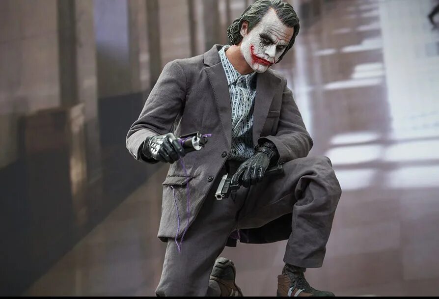 пивной напиток джокер коньяк миндаль. джокер банка. джокер ограбление банка хот тойс. джокер алкогольный напиток кб. Hot toys joker bank robber.