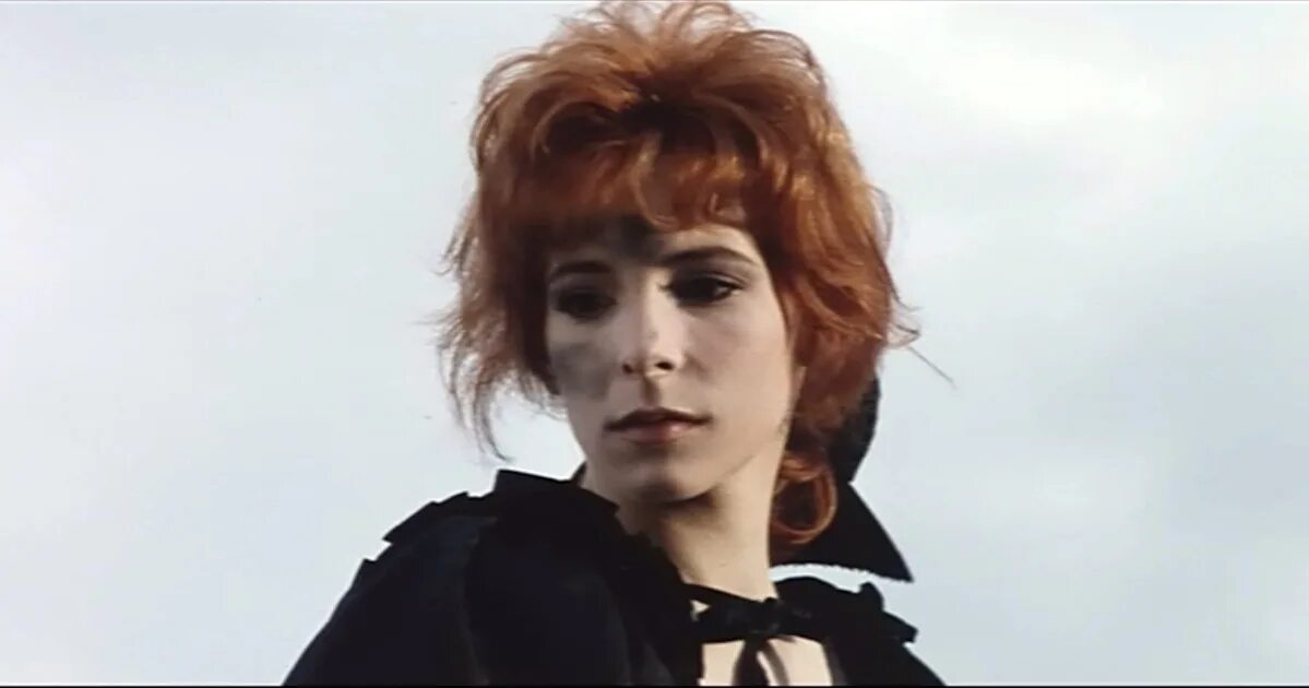 Mylene farmer qu elles. Mylene farmer молодая.
