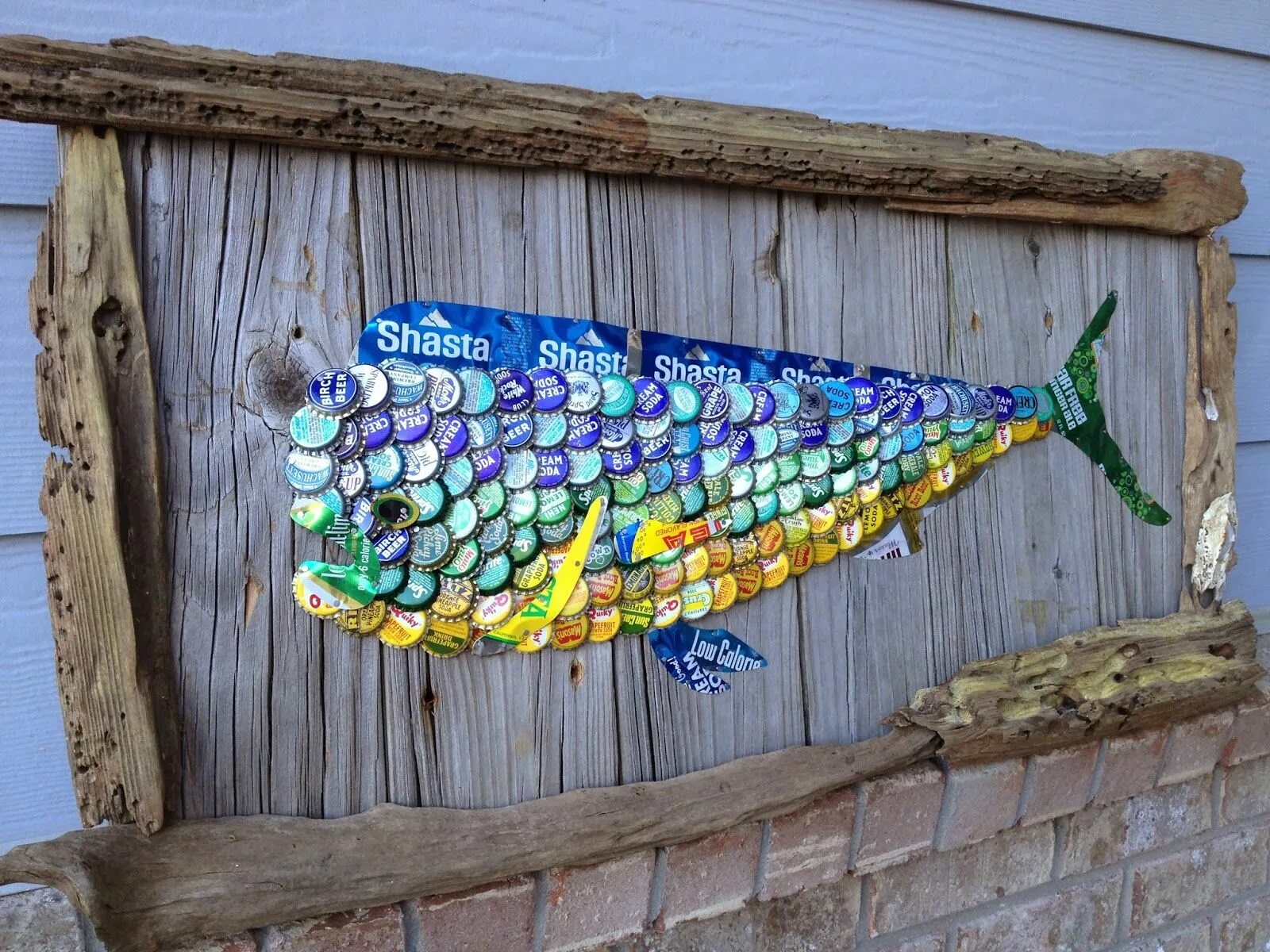 Панно из бутылки. Панно из бутылки. Панно из бутылки. Панно из стеклянных бутылок. Панно из пластмассы.