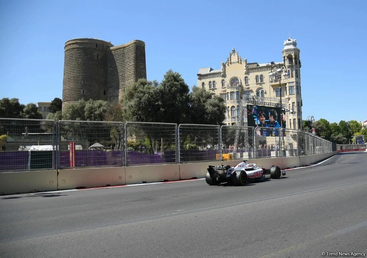 Формула азербайджан 2024. Formula 1: Azerbaijan Grand prix. Формула 1 Гран при Азербайджана 2022. Формула 1 Баку 2022. Формула 1 грани при Баку 2022.