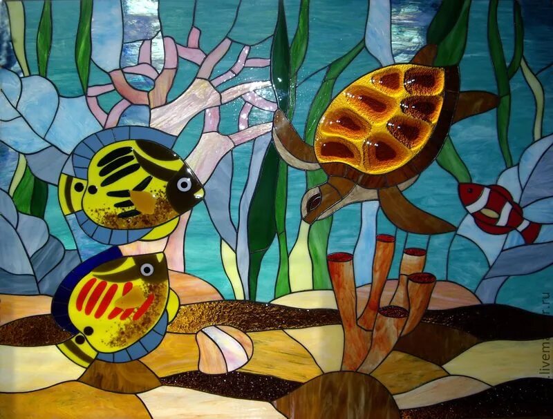 Современное декоративное искусство витраж. Совеременая декоративное искусство Витра. Витраж на тему подводный мир. Витраж рыбы.