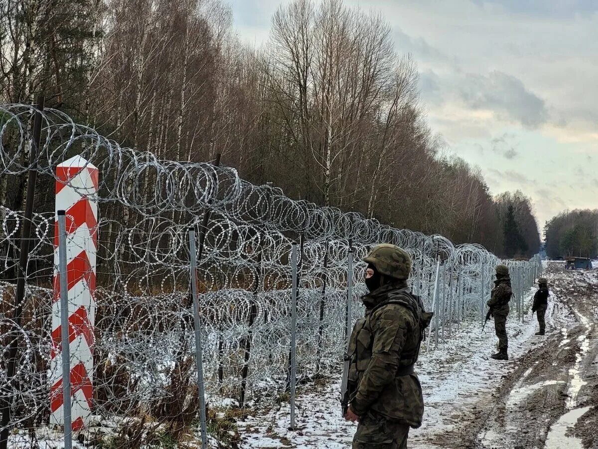 Белорусские военные на границе с Польшей. Польско-белорусская граница. Беларусь границы. Поляки военные \на границе с Белоруссией.