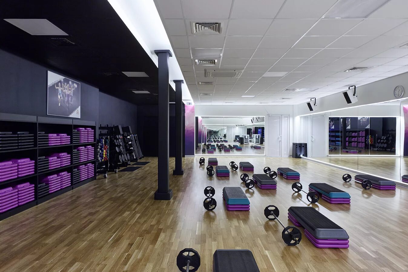 World class москва метрополис. World class наметкина. World class наметкина раздевалка. Спортзал world class premium. World class ефимова 4.