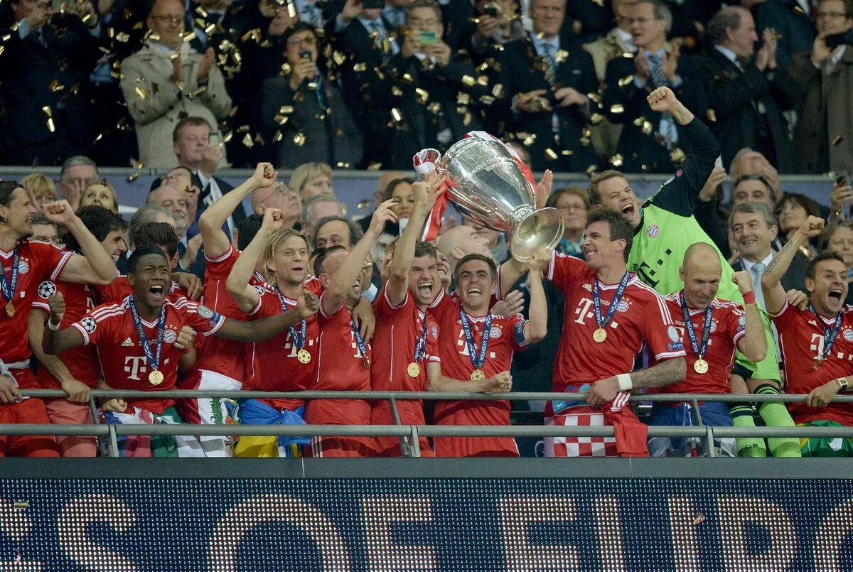 Манчестер юнайтед 2013 состав. Champions 2013. Ман юнайтед чемпион. Юнайтед чемпион. Man utd 2013.