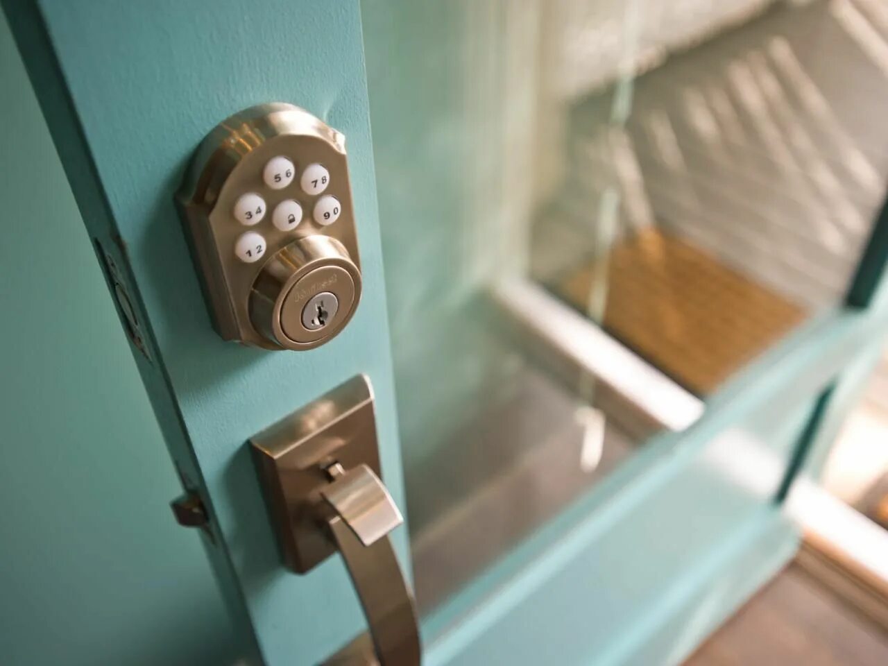 Keep the latest on home security systems. Умный дом дверь. Locksmith for Smart Locks. Portable Smart двери. Locked Door Home.