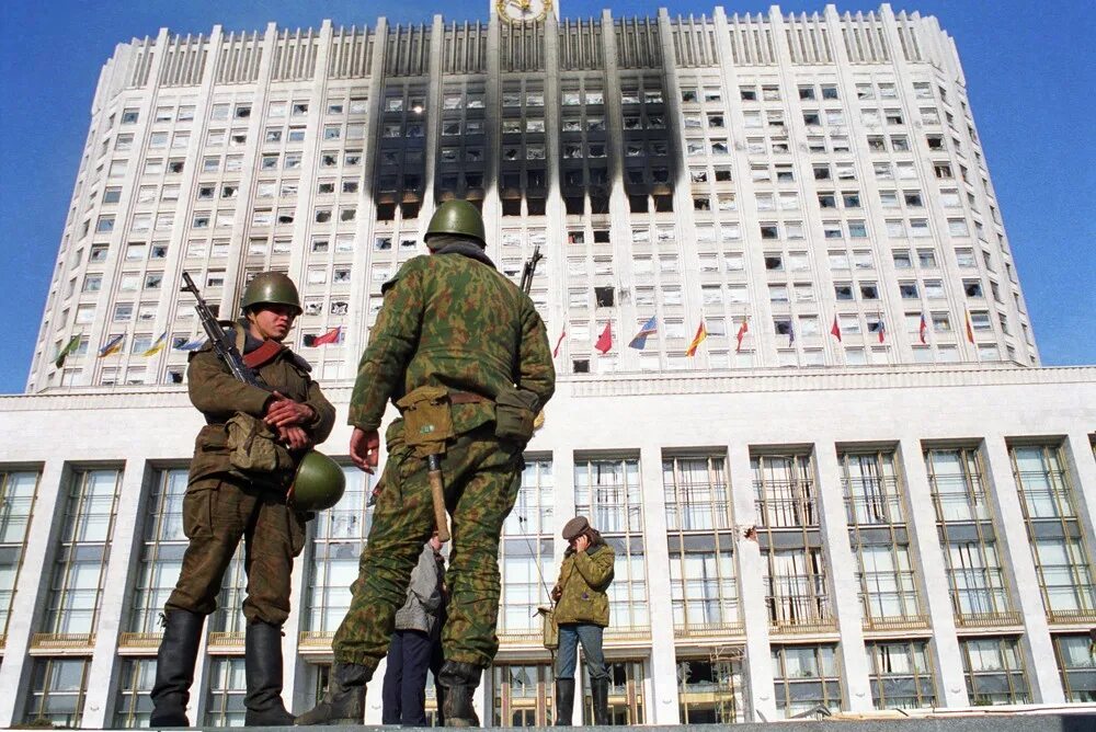 Белый дом события. Путч в москве 1993. октябрь 1993 штурм останкино. белый дом москва 1993 обстрел.