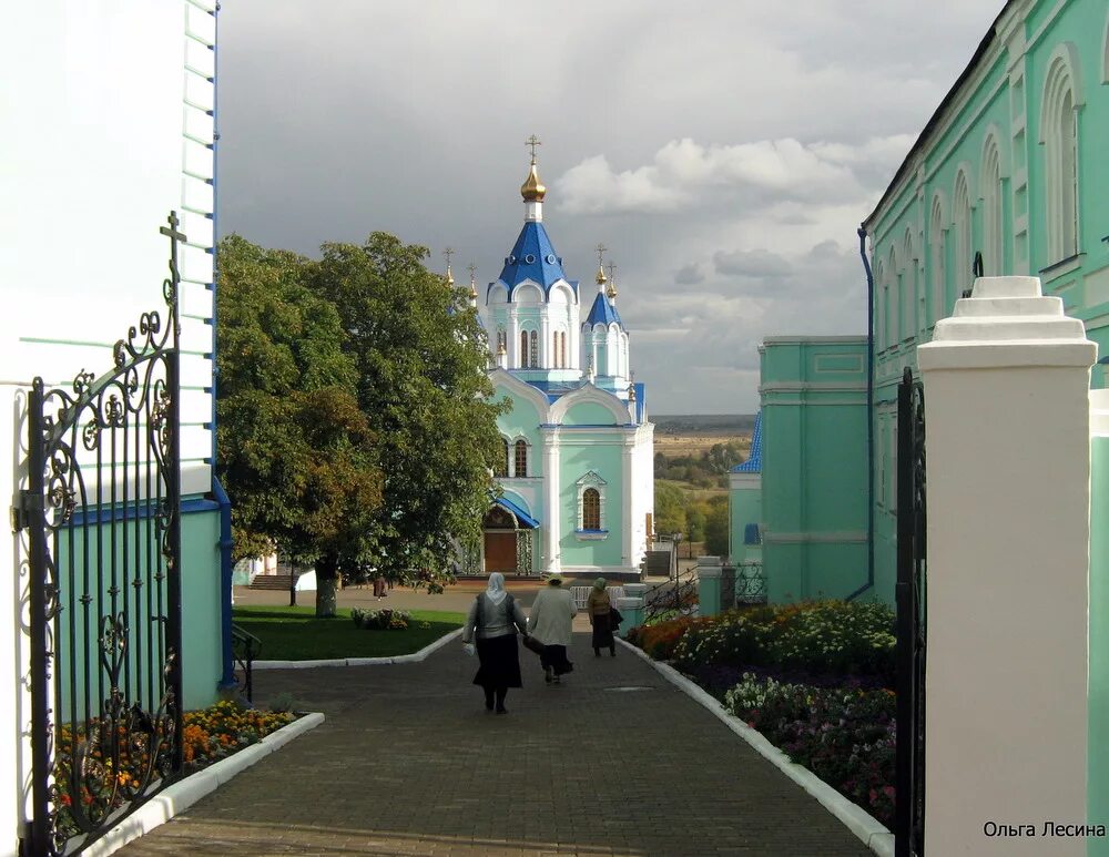 Сайт курской коренной пустыни. Коренная пустынь Курск. Достопримечательности Курска Коренная пустынь. Коренная пустынь Курск ою. Коренная пустынь Курская область люди.