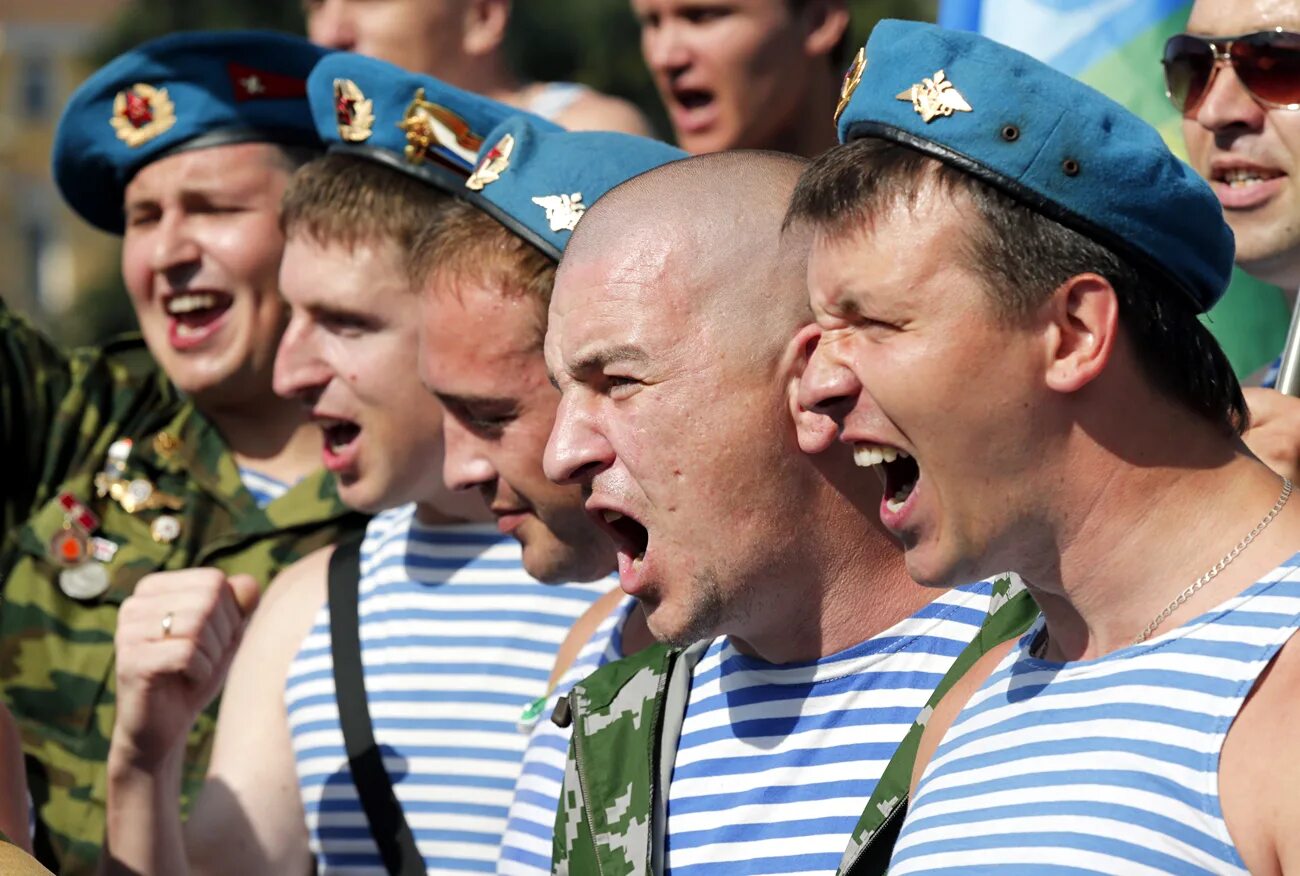 Красивые десантники. С днем вдв. Форма десантника вдв. Вдв. Десантные войска вдв.
