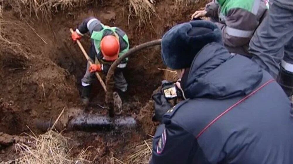 хищение нефтепродуктов. пиратская врезка. хищение нефтепродуктов. лисичанск тихорецк нефтепровод. хищение нефти из трубопроводов.