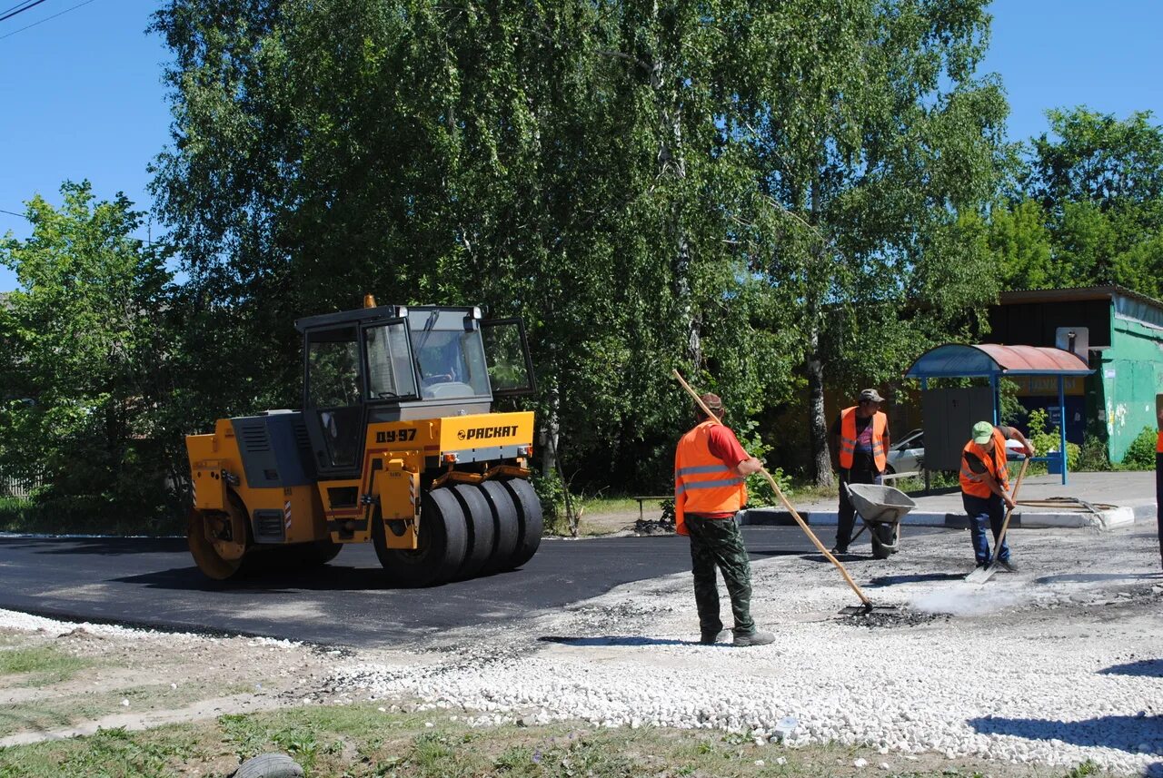 трактор дрсу павловский посад. подольск дорога. ремонт муниципальных дорог. ремонт городских дорог. ремонт муниципальных дорог.