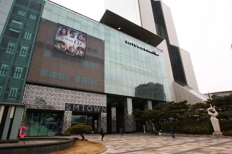 SM Entertainment здание. Сеул JYP Entertainment. Сеул SM Entertainment. SM Entertainment новое здание.