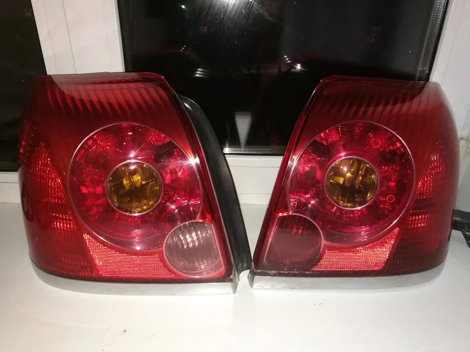 Задние фонари авенсис 2. Фонарь задний внутренний левый toyota avensis 1 универсал. Toyota avensis 2008 рестайлинг задние фонари. Задние фонари авенсис 2. Задние фонари авенсис 2.