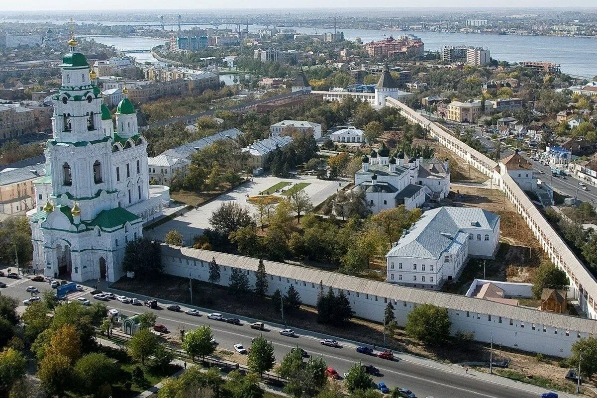 Левобережье астрахань. Астрахань. Астраханский Кремль вид сверху. Городской округ город Астрахань. Астрахань фото.