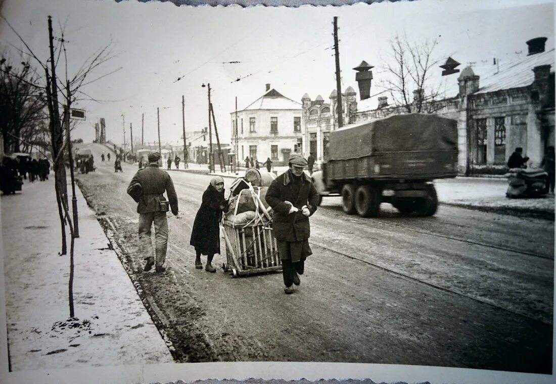 Гостиница харьков в 1943. Немцы в харькове 1941. Оккупированный харьков 1943. Немцы в харькове 1941-1943 год. Харьков в оккупации 1941-1943.