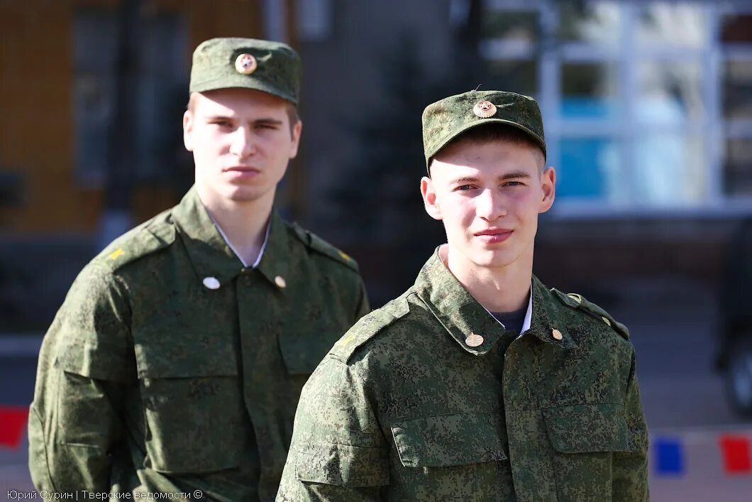 Военные мужчины 18. Военная форма. Парень в военной форме. Солдат Российской армии. Солдат армии России.