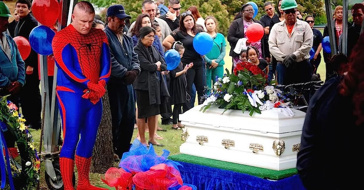 Честер беннингтон похороны. Кевин эллиот и барри делани. Одежда на похороны женщине летом. Одежда на похороны. Кевин эллиот и барри делани.