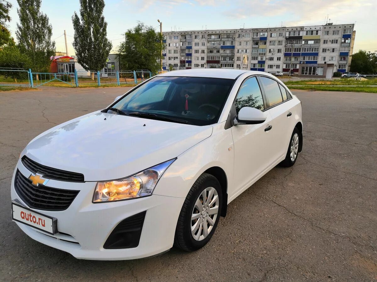 Шевроле круз б у купить. Chevrolet Cruze 2013. Шевроле Круз 2014 седан белый. Шевроле Круз белый 2013 года. Шевроле Круз 2013 белый седан.