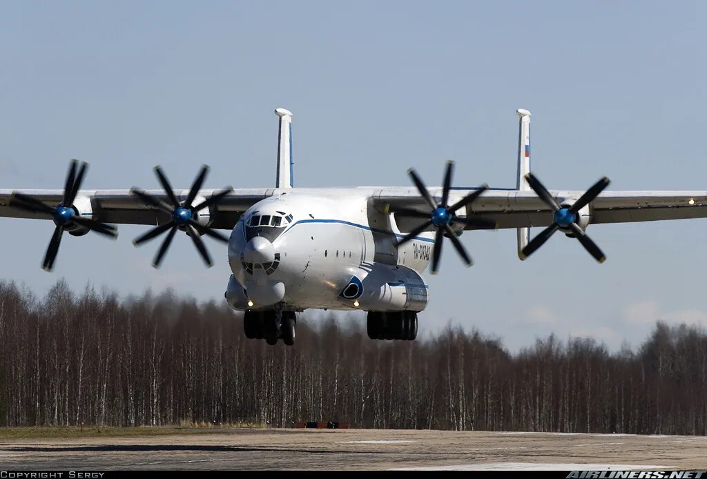 самолёт антей ан-22. транспортный самолет ан 22 антей. турбовинтовой ан 22 самолет турбовинтовой. тяжёлый военно-транспортный самолёт ан-22 («антей»). турбовинтовая авиация.