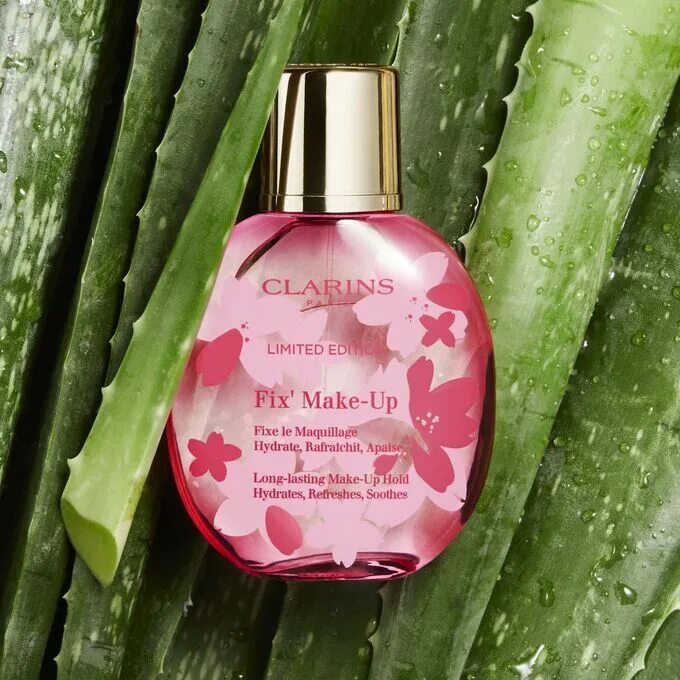 Clarins rouge eclat 11. Clarins cherry. Филлер для губ в красной упаковке. Channel 135 помада отзывы. Clarins масло для губ 03 red berry.