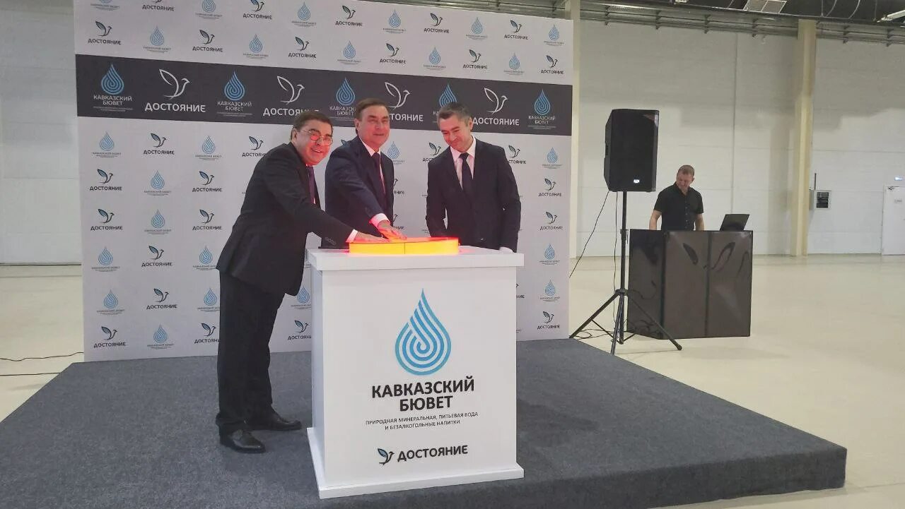 Тимашевское районное казачье общество. Захарченко виктор гаврилович в дядьковской. Кубань открыли. Уличная выставка золотая нива шатер. Пестов уфсин по краснодарскому краю.