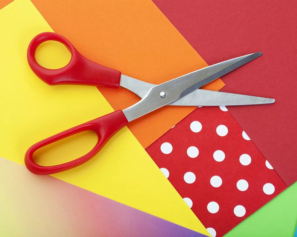 Цветная бумага ножницы клей. Ножницы и цветная бумага. Цветная бумага клей ножницы фломастеры. Как делать из бумаги из ножниц. Как делать из бумаги из ножниц.