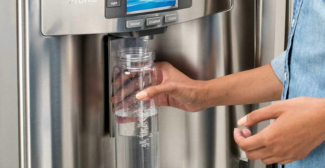 Холодильник Water. Холодильник для воды. Кулер для воды аел. Water Dispenser pour Water. Холодная вода в холодильнике