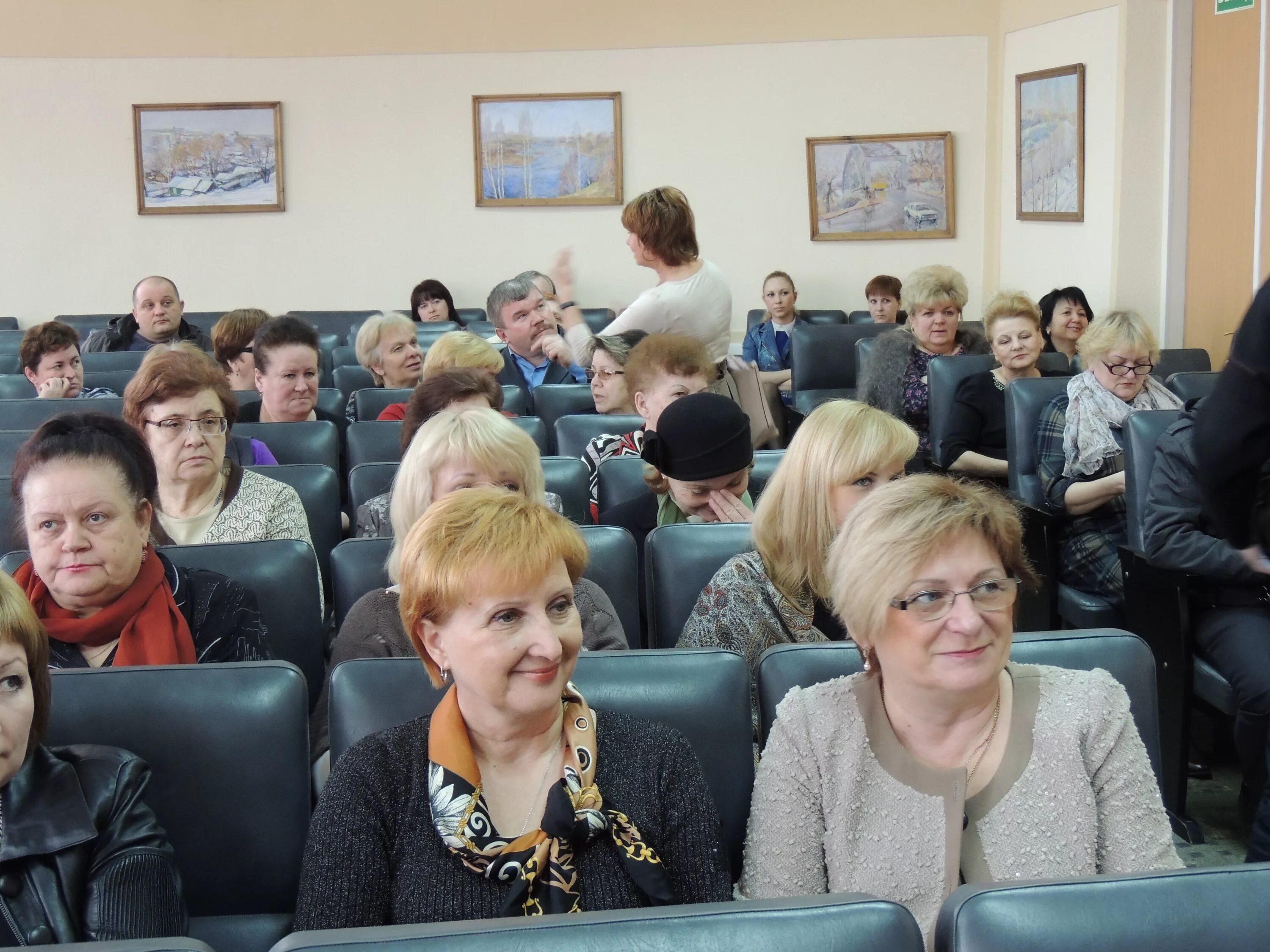 Пенсионный фонд боровичи. Пенсионный фонд в боровичах телефоны. Пенсионный фонд боровичи. Клиентская служба пфр. Пенсионный фонд боровичи фото.