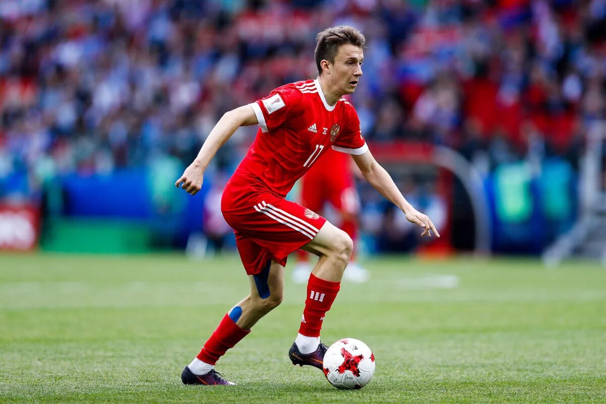 дмитрий хомуха 2022. братья комбаровы футболисты. владимир комбаров футболист. сергей викторович рыжиков. андрей мостовой 2023.