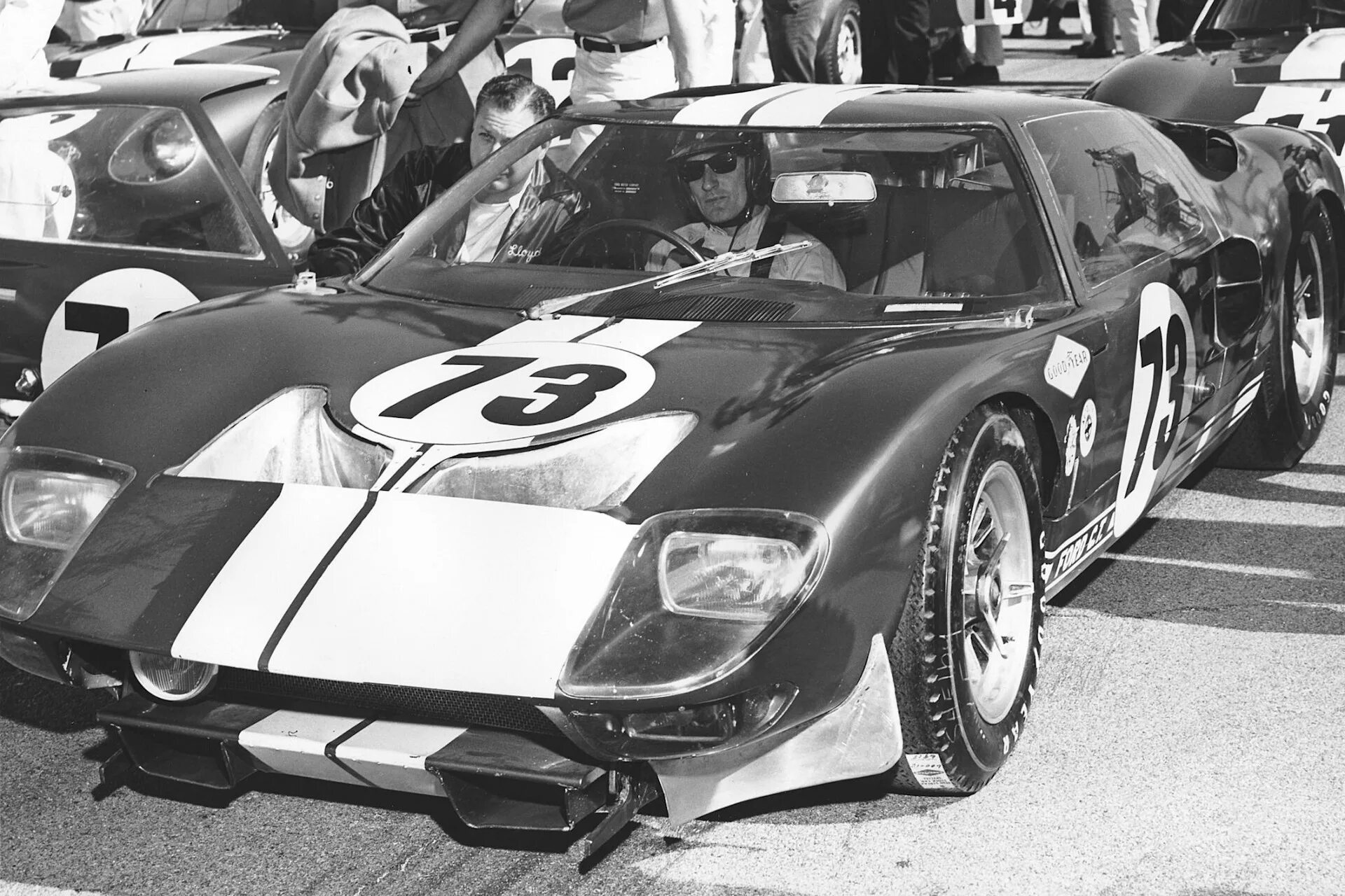 Miles форд. Форд gt40 Ken Miles. Ford gt40 Кена Майлза. Кэрролл Шелби gt40. Кен Майлз Форд gt 40.