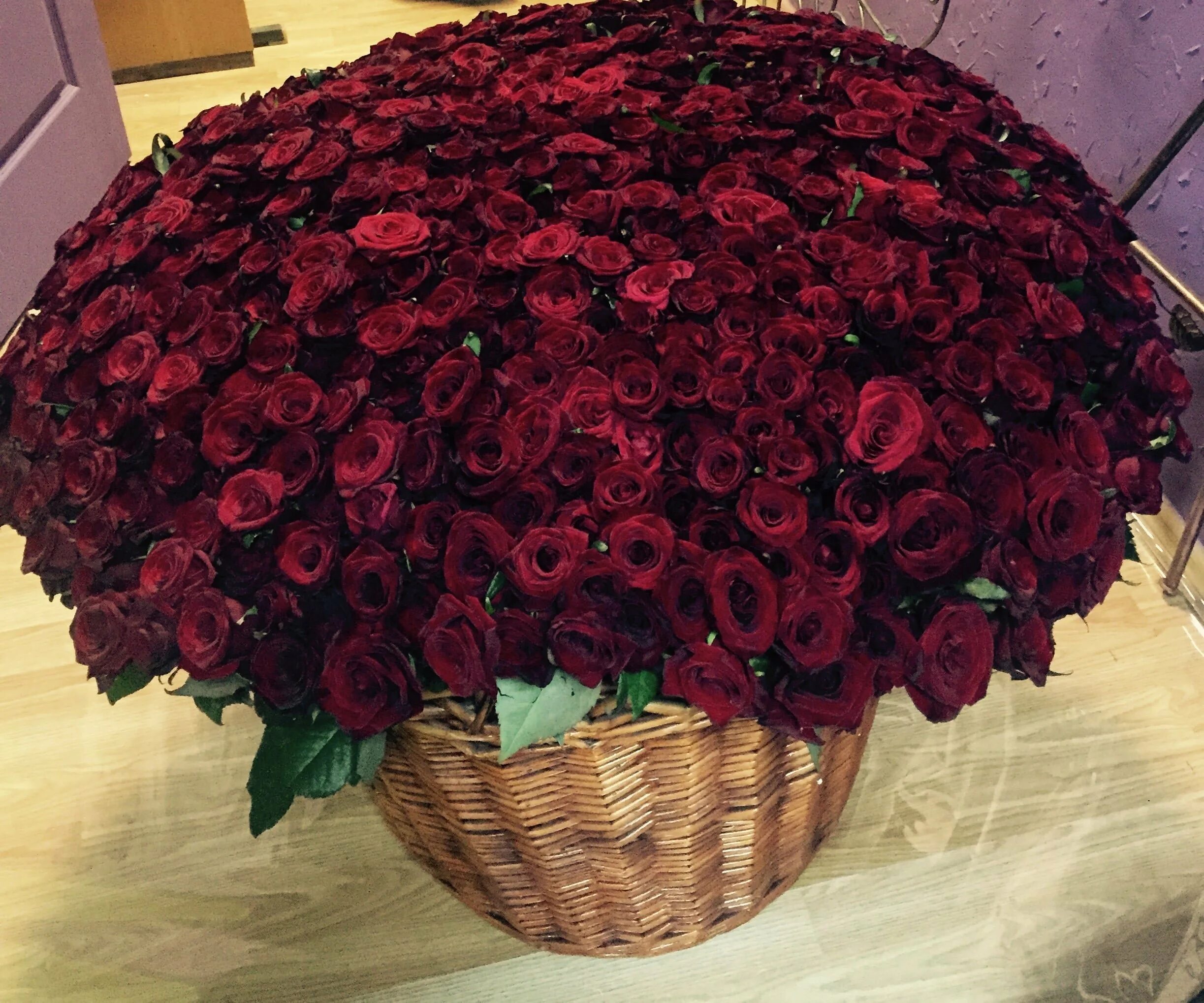 С днем рождения огромные розы. Букет шикарный. Огромный букет цветов. Шикарный букет роз. Букет роз огромный.