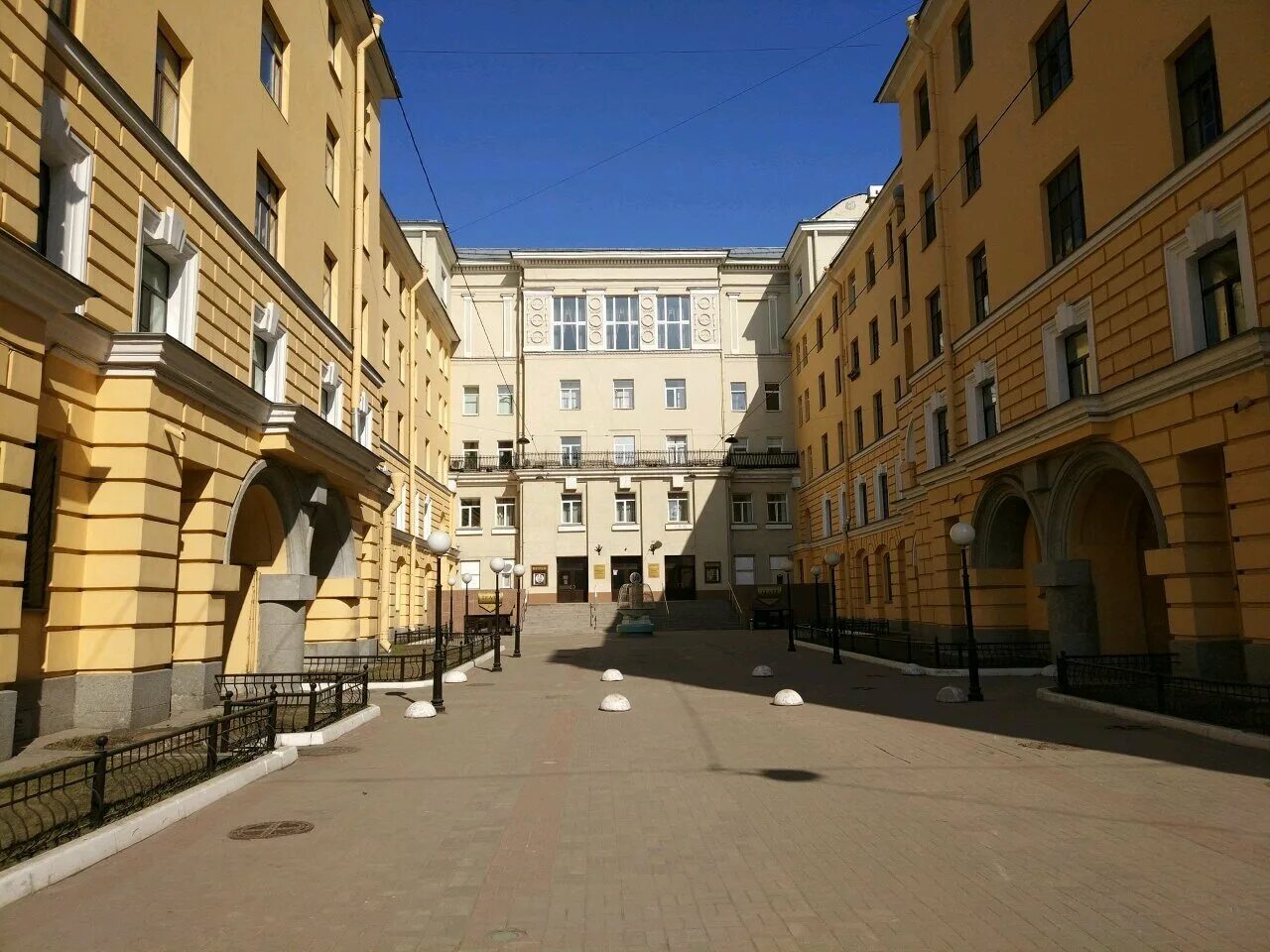 Комиссара смирнова дк выборгский. Выборгский театр спб. Выборгский театр спб. Санкт петербург выборгский дворец. Выборгский дворец культуры санкт-петербург зал.