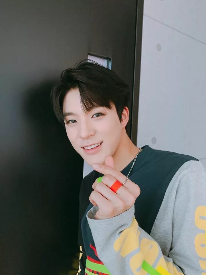 Jeno lee nct. Джено из nct dream. Jeno lee nct. Джено из nct. Ли джено нст.
