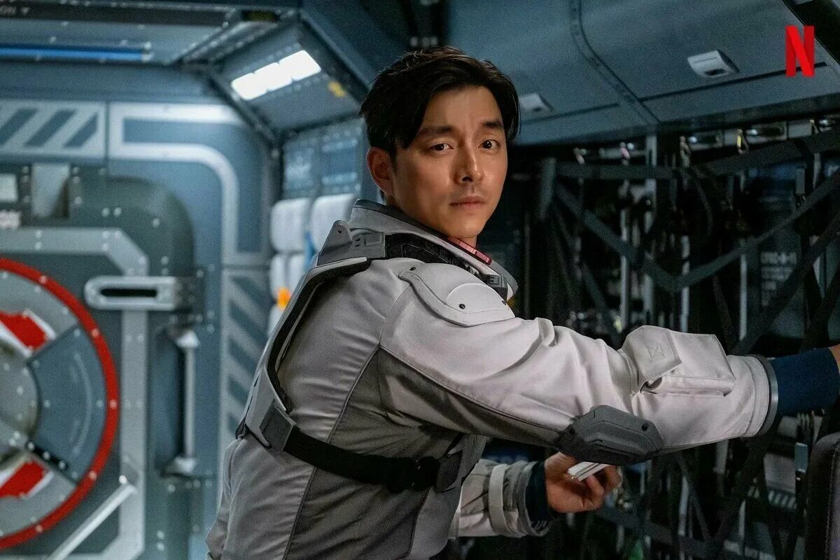 Способный ю. Gong Yoo Silent Sea. The Silent Sea 2021.