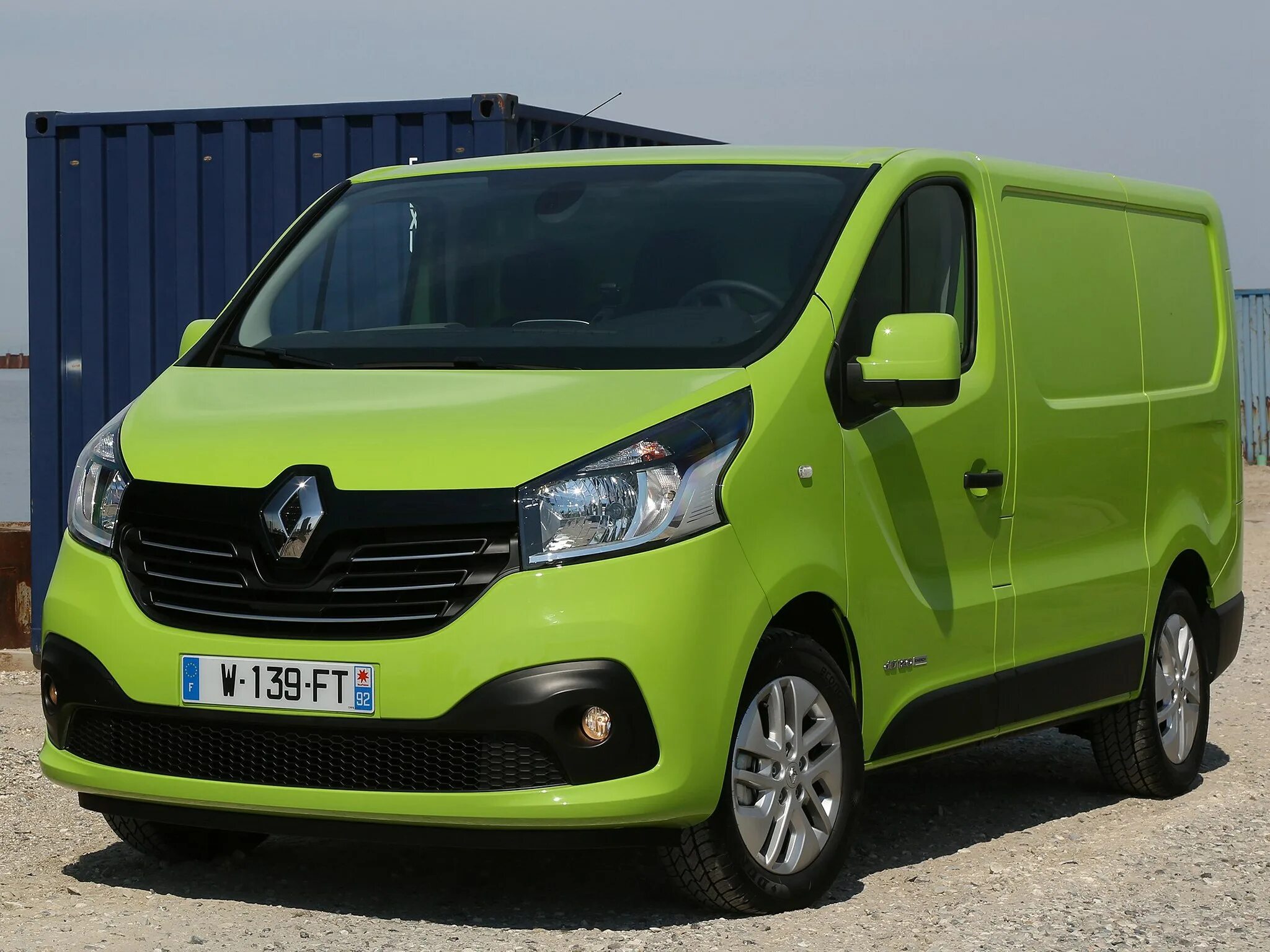 Легкие коммерческие с пробегом. Фургон Renault Trafic 2014. Renault Traffic 3. Фургон Renault Trafic 2016. Рено трафик 2014.