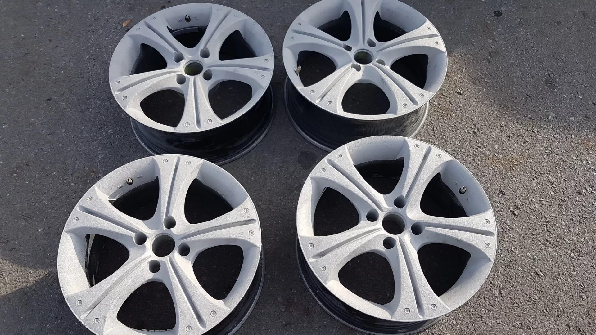 Диски 5zigen r15. Диски vossen 5. Авито тюмень диски. Диски alpina classic 2. R 14 диски тюмень.