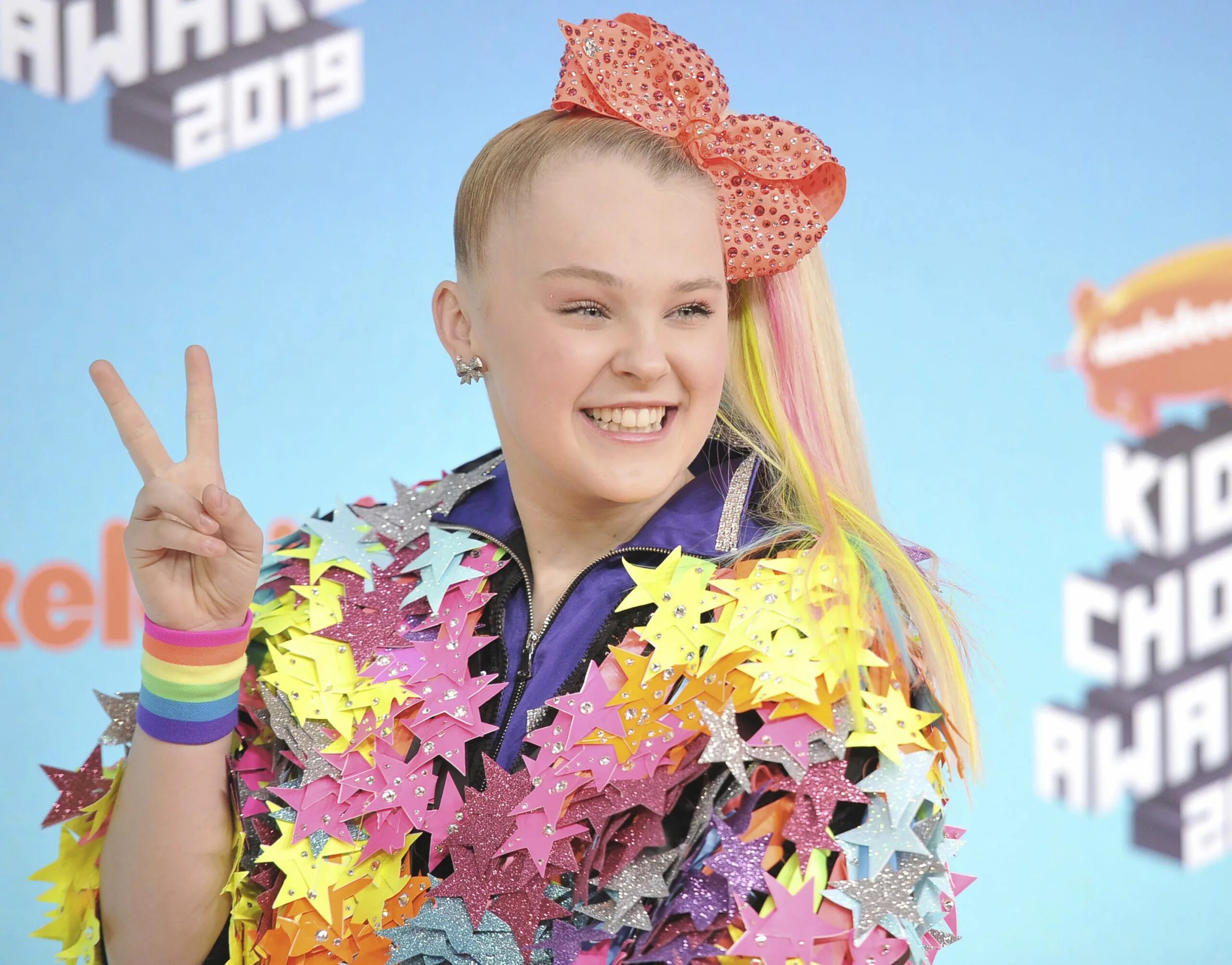 Karma jojo siwa клип. Джо Джо Сива. Jojo Siwa косметика. Джо Джо Сива шоу. Джо Джо Сива 2023.