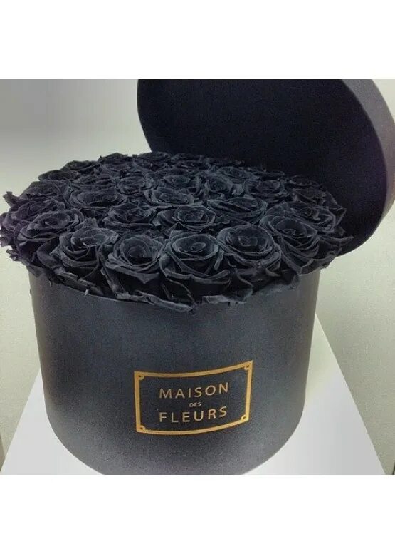 Коробки maison des fleurs. Коробка maison. Коробка maison. Коробка для цветов maison. Черные розы букет в коробке.