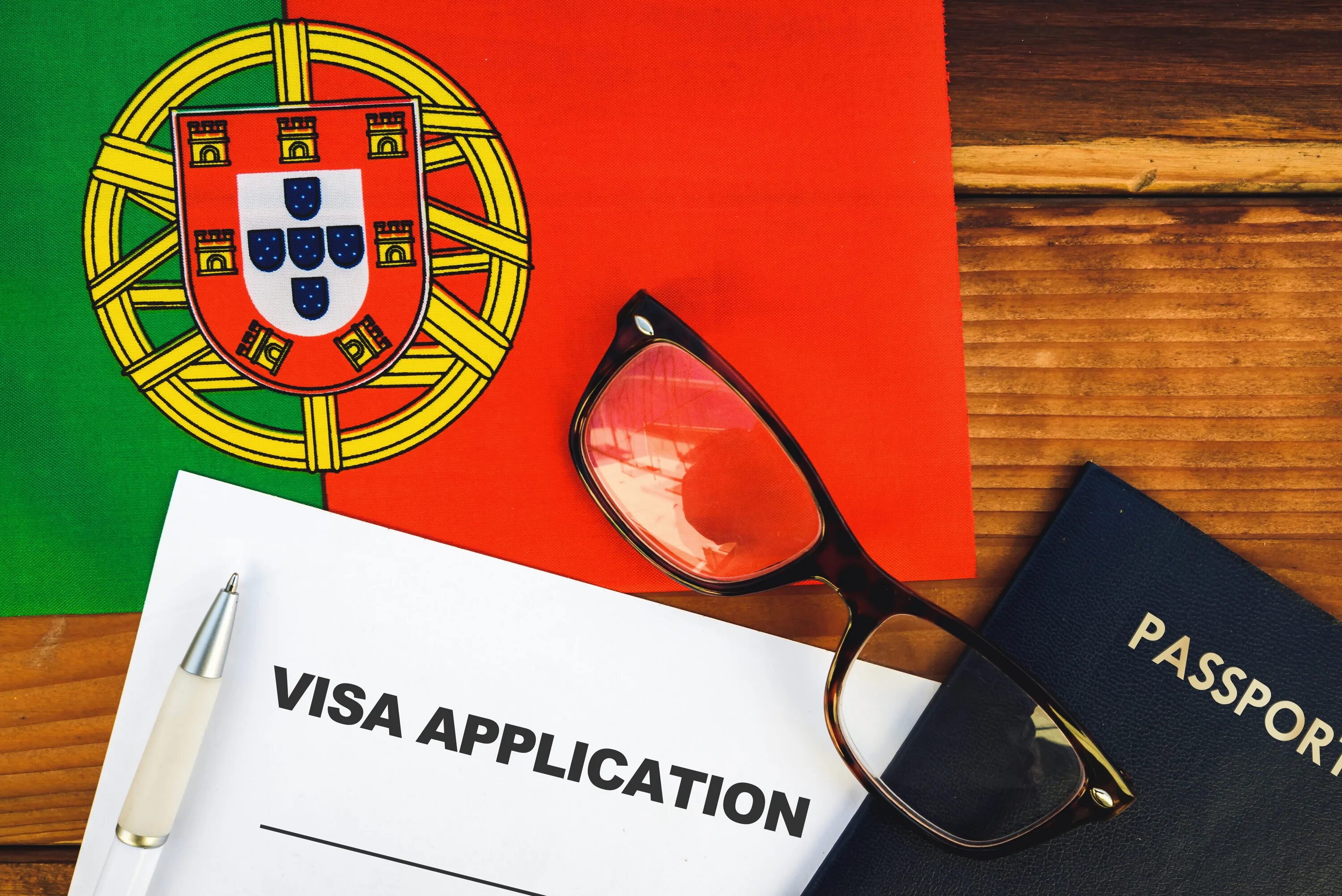 Как получить гражданство португалии. Виза Португалия. Золотая виза Португалия 2022. Golden visa Portugal. Виза Португалия фото.