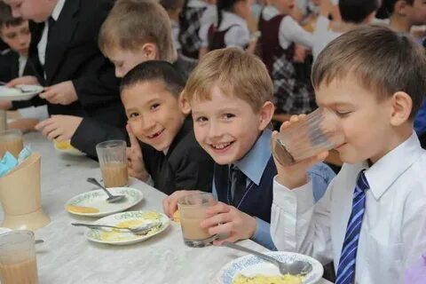 На завтрак в школьной столовой приготовили