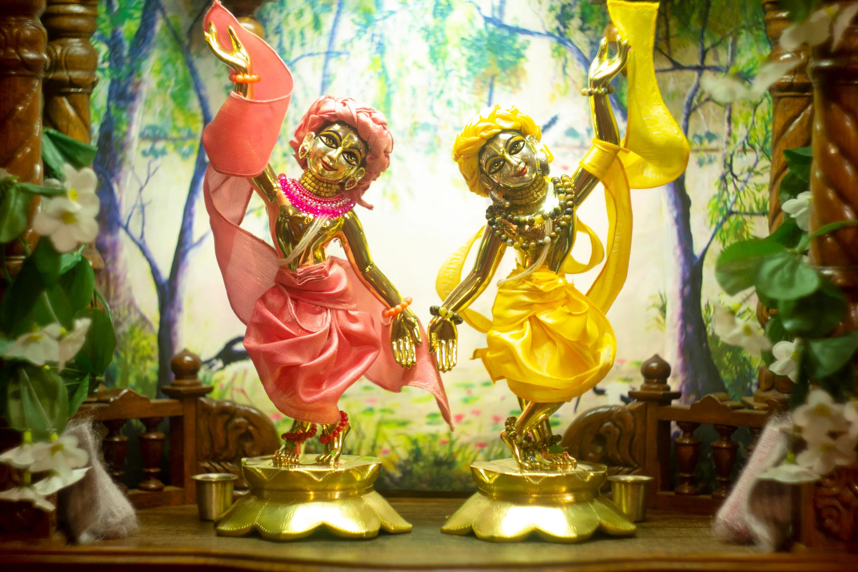 Божества гаура. Гаура нитай божества. Шри шри нитай гаура натарадж. Шри шри нитай гаура натарадж. Божества гаура.