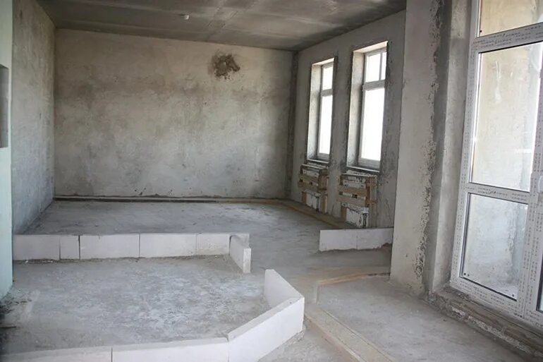 Черновая отделка в новостройке. Новостройка без стен. Квартира без черновой отделки. Комната в новостройке без отделки. Квартира без отделки в новостройке.