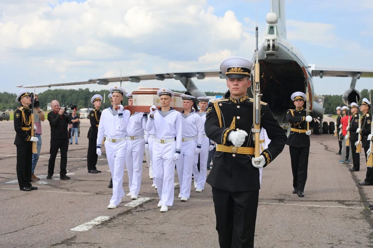 Подготовка флот. Парад ВМФ В Кронштадте. Храм военно морского флота в Кронштадте. Кронштадт ВМФ 2021. Кранштадт мощи Феодора Ушакова.