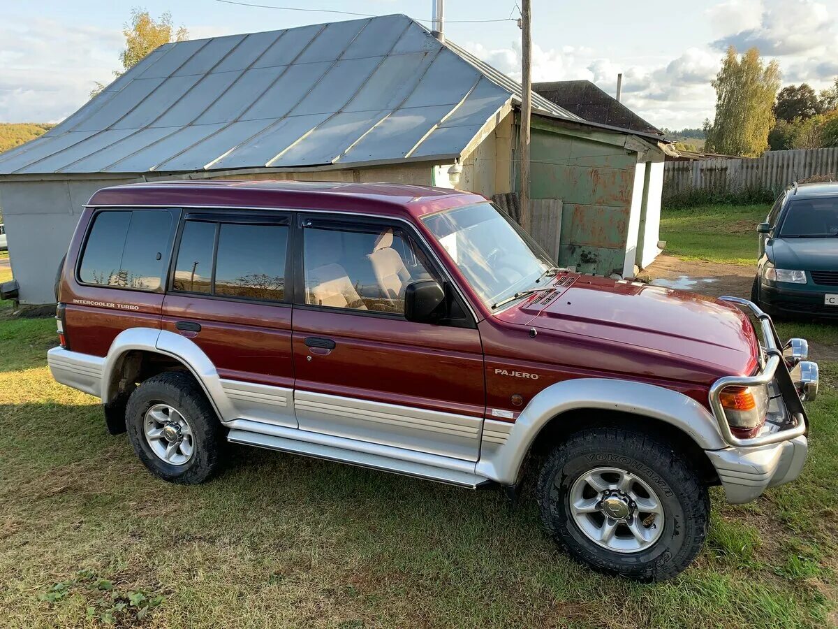 Pajero 2000 год. Mitsubishi Pajero 1992. Мицубиси Паджеро 1992. Митсубиси Паджеро 2 1992. Красный Митсубиси Паджеро 1992.