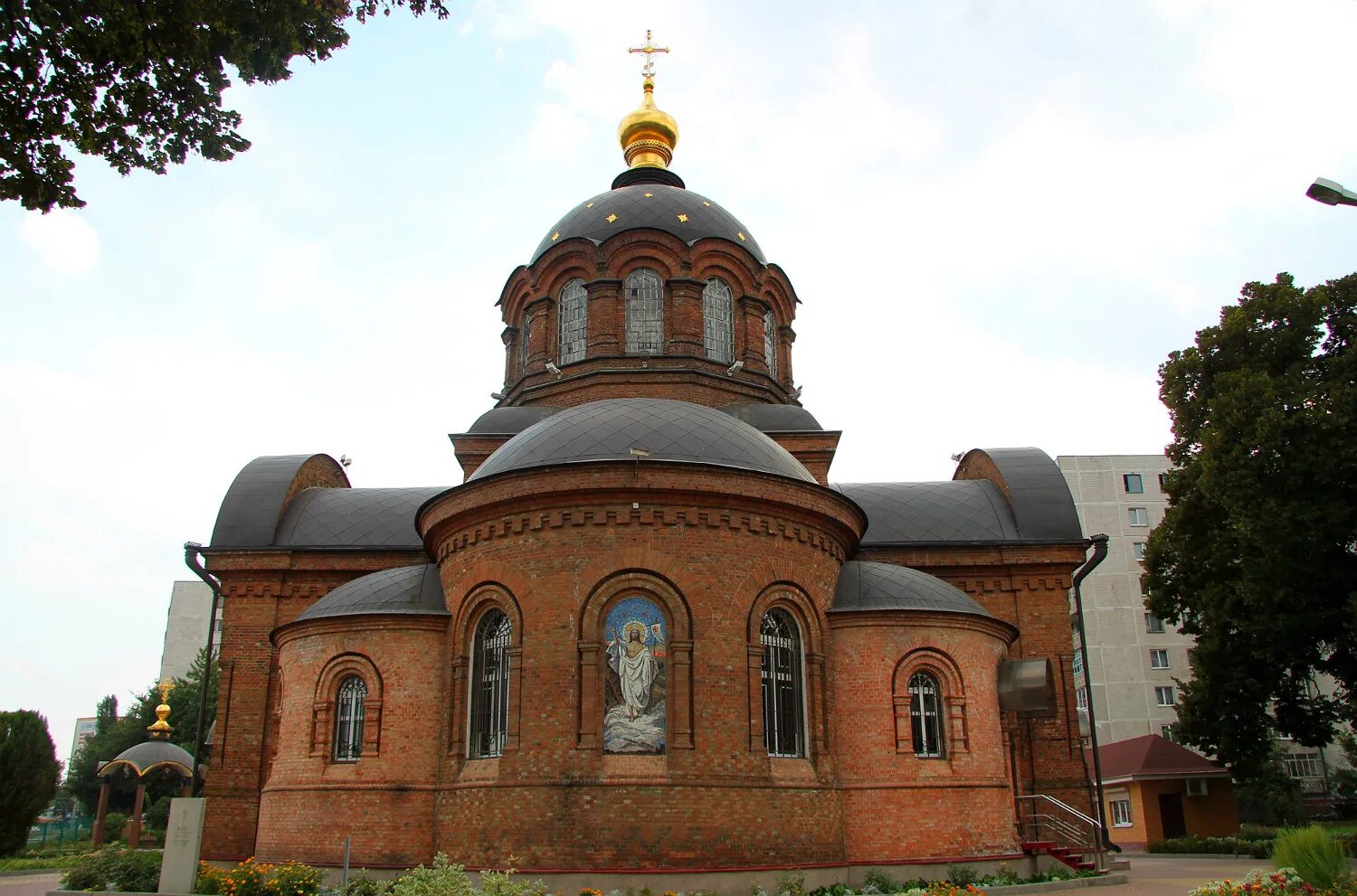 Александронеасеий храм старый Оскол. Святые старого оскола