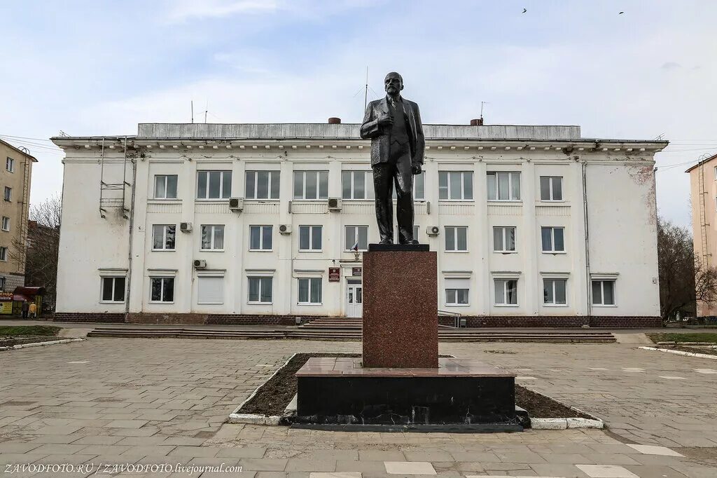 Площадь кольчугино. Город кольчугино владимирской области. площадь города кольчугино владимирской области. кольчугино центр города. памятник орджоникидзе кольчугино.