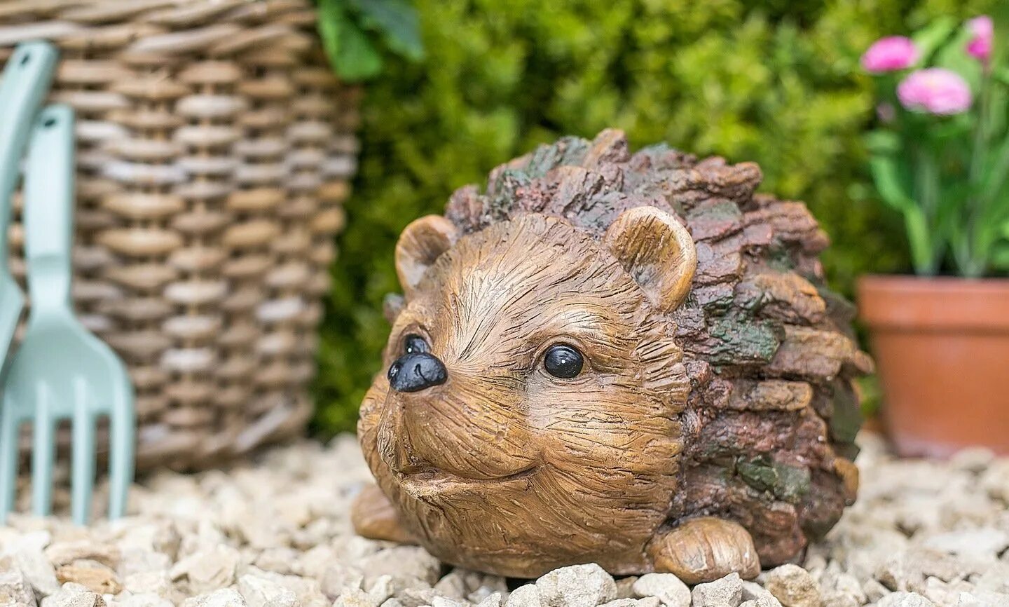 Деревянная игрушка ежик. Деревянный ежик. Деревянный ежик. Ёжик из дерева резьба. Фигурка ежа из дерева.