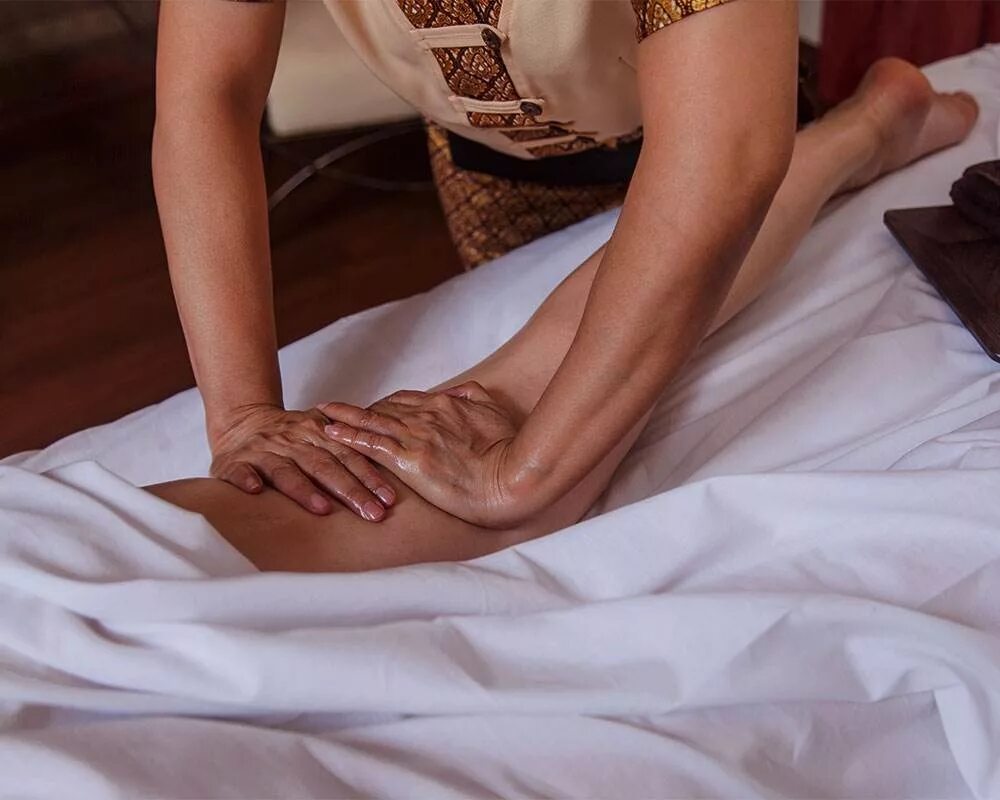 Лимфодренаж ног. Лимфодренажный массаж ног. Лимфодренажный массаж тела. Балийский массаж спины. Лимфодренажный массаж ног домашних