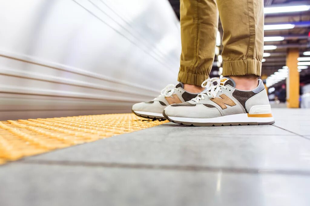 Shoes lifestyle. Аир форсы хаки. Найк аир форс премиум. New balance 2002 розовые. New balance 237 мужские on feet.